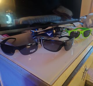 4 gafas de sol en buen estado y nuevas