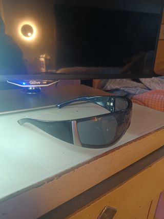 4 gafas de sol en buen estado y nuevas