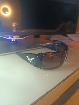 4 gafas de sol en buen estado y nuevas