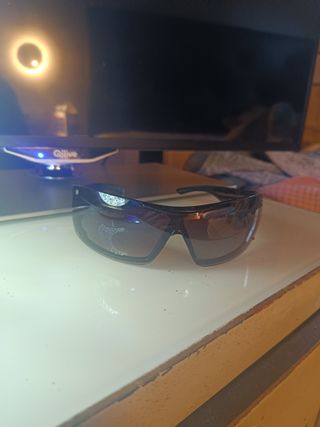4 gafas de sol en buen estado y nuevas