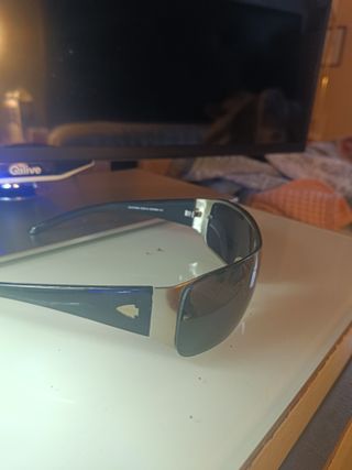 4 gafas de sol en buen estado y nuevas