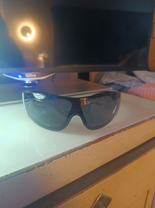 4 gafas de sol en buen estado y nuevas