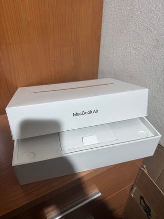 Funda MacBook Air Transparente + Caja