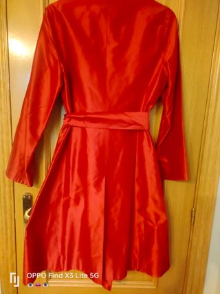 Abrigo Seda Rojo. Totalmente forrado.