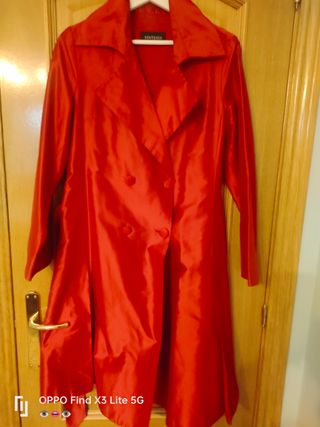 Abrigo Seda Rojo. Totalmente forrado.