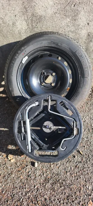 Ruota scorta 175/65 R15 e kit attrezzi