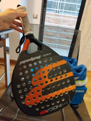 Pala pádel Bullpadel + zapatillas Joma 41