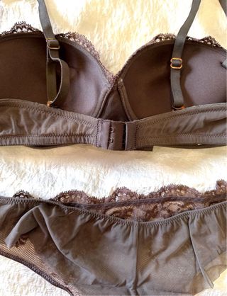 Conjunto lencería marrón encaje
