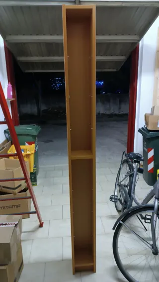 Colonna mobiletto in legno marrone