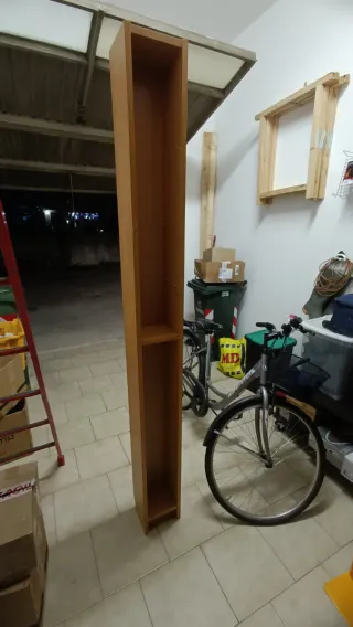 Colonna mobiletto in legno marrone