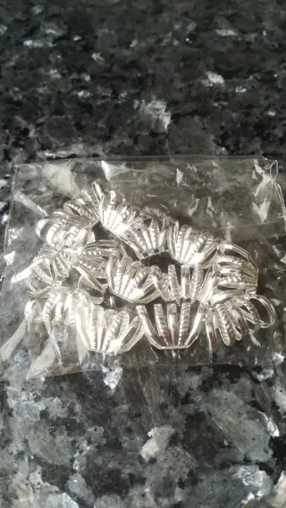 Accessori per trecce: gioielli e decorazioni per capelli