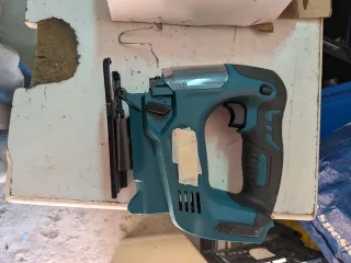 Seghetto alternativo a batteria stile makita