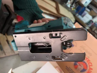 Seghetto alternativo a batteria stile makita