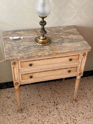 Mesita de noche de madera y mármol