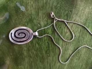 Colgante de plata con espiral