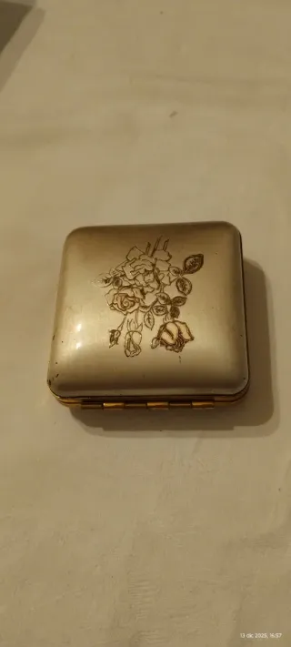 Sveglia da viaggio con decoro floreale