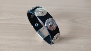 Pulsera hombre negra con tachuelas Zamak