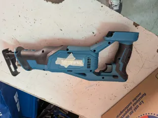 Seghetto gattuccio stile Makita a batteria