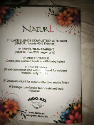 Peluca realista morena .