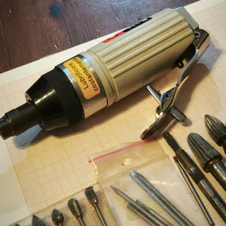 Smerigliatrice pneumatica e frese