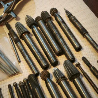 Smerigliatrice pneumatica e frese