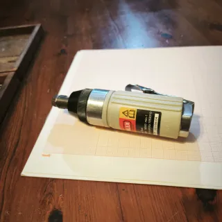 Smerigliatrice pneumatica e frese