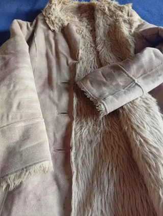 Abrigo beige con forro de pelo