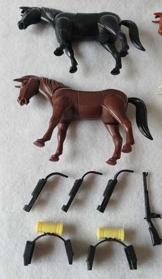 Set di 4 cavalli completi di diverso colore