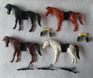 Set di 4 cavalli completi di diverso colore