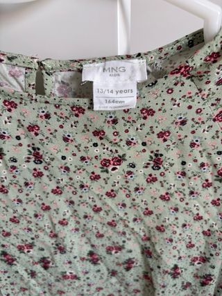 Vestido verde con estampado floral