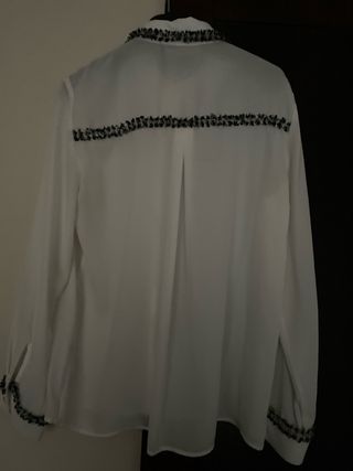 Camisa blanca Zara mujer con detalles