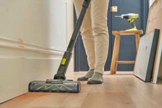 OFERTA ASPIRADORA ESCOBA SIN CABLES RYOBI RSVS18BL