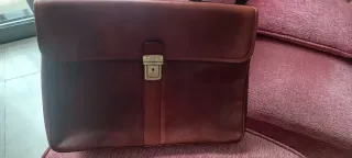 Maletín de piel marrón