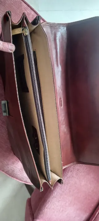 Maletín de piel marrón