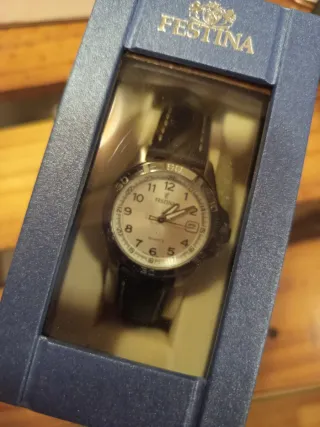 Reloj Festina en el embalaje de regalo original