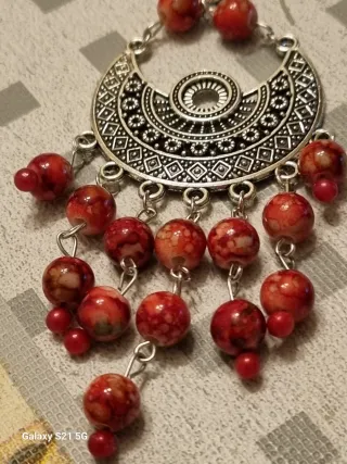 Orecchini pendenti rossi e argento