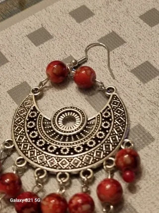 Orecchini pendenti rossi e argento