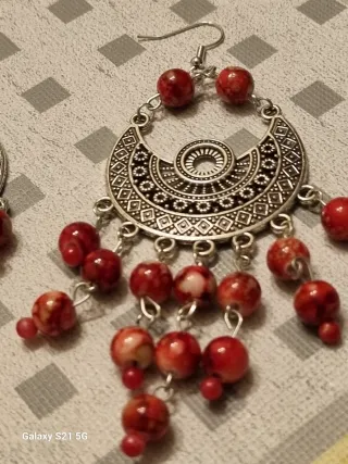 Orecchini pendenti rossi e argento