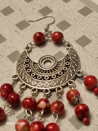 Orecchini pendenti rossi e argento