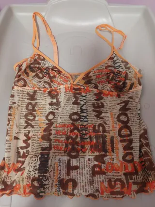 Lencería con estampado de periódico