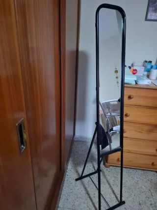 Espejo de pie negro metal