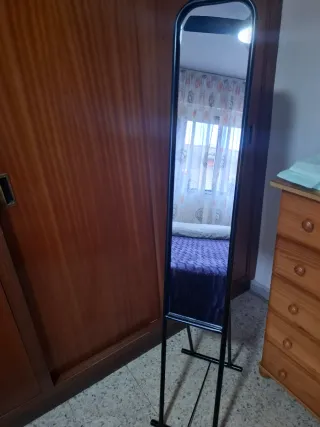 Espejo de pie negro metal