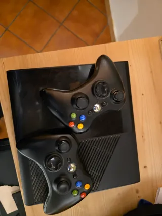 Xbox 360 Nera + 2 Controller + Giochi