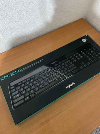 Teclado Logitech K750 Solar Inalámbrico