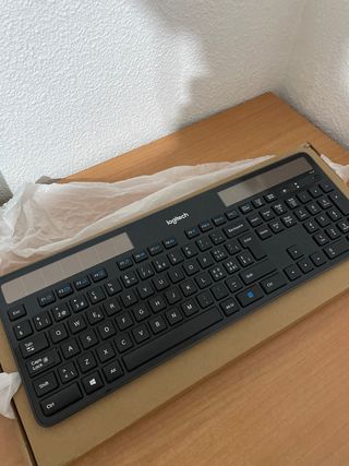 Teclado Logitech K750 Solar Inalámbrico