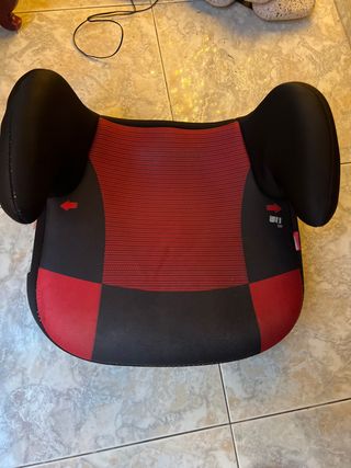 Elevador coche infantil rojo y negro