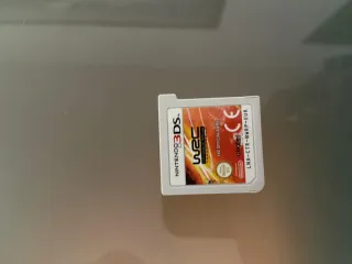 Nintendo 2DS Tomodachi Life White + Red + 2 giochi