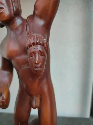 Antica statua in legno