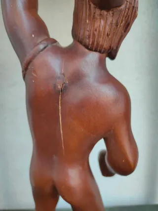 Antica statua in legno