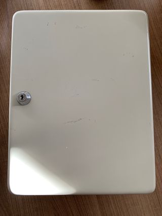 Taquilla metálica beige con llave 3 llaves